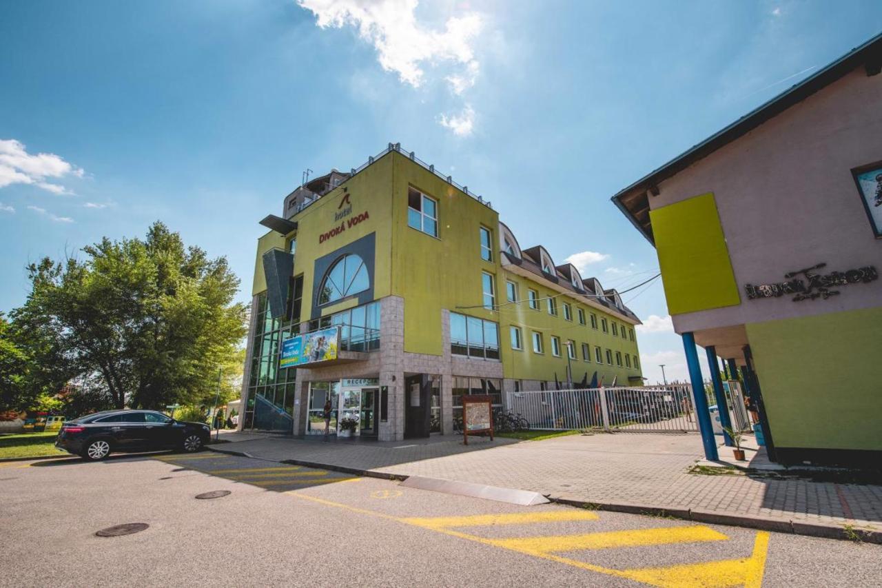 Hotel And Park Divoka Voda Братислава Экстерьер фото